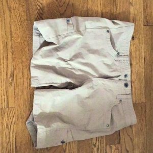 Kuhl shorts size 8 in men’s women’s shorts tan